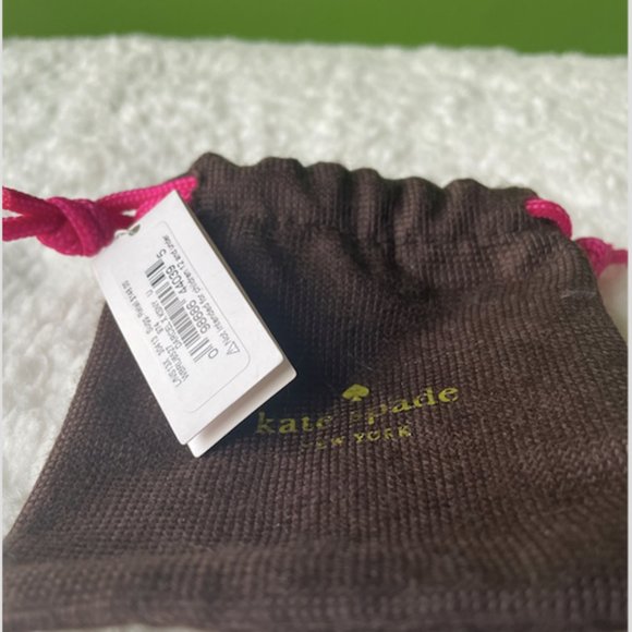 kate spade x Darcel | Donut Taxi Magnetic Hinged Bangle - Picture 11 of 11